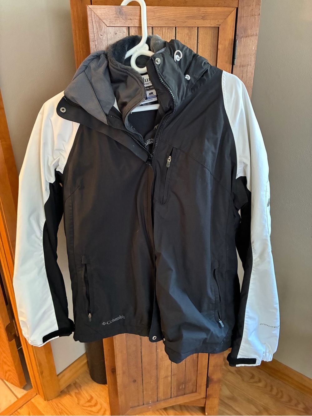 Columbia Black and White Women’s Winter Jacket